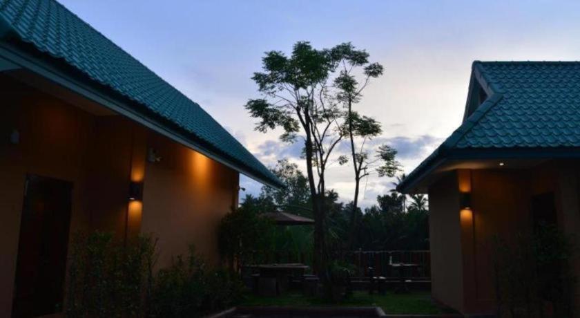 Sucholtee Resort Σούρατ Τανί Εξωτερικό φωτογραφία